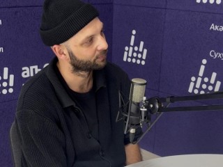 Дэниел Яковиди в студии Абхазского радио рассказал о специфике режиссерской лаборатории «Сандро»,о ближайших гастролях и творческих планах театра им.ф.Искандера.