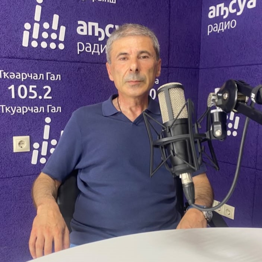 Директор молочного завода «Молочный двор» в с.Лабра Батал Дзяпшпа в интервью Абхазскому радио рассказал о сроках запуска предприятия , ассортименте и ближайших планах.