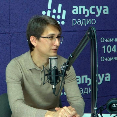 Денис Чанба в передаче «Асас» рассказал о детской психологии, о детях с задержкой речевого, психического развития и  расстройствах аутистического спектра.