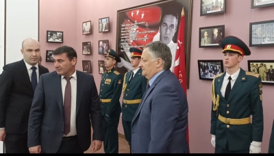 Передача легендарного знамени: точная копия реликвии вручена Музею боевой Славы им. В. Ардзинба.