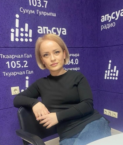 Особенности детской и подростковой психологии обсудили с практикующим психологом Еленой Разумовой в проекте &laquo;Асас&raquo; в студии Абхазского радио