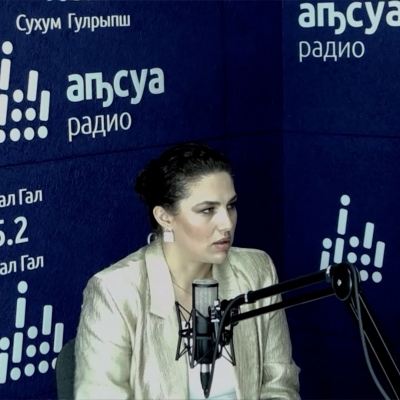 Елизавета Малания в передаче «Асас» о предстоящем турсезоне, новых экскурсионных направлениях , проблеме нелегальных гидов и многом другом.