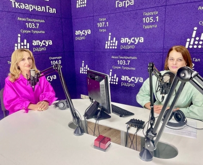 Адырраҭара &quot;Аԥсадгьыл  абжьы&quot;  асас - абызшәадырҩы Ада Кәарҷелиаԥҳа иазгәалҭеит, ҳбызшәа иахьатәи аԥсыҽхара зыхҟьаз, адунеи зегьы аҟны имҩаԥысуа аглобалтә ҽыԥсахрақәа шракәу, урҭ ҳаргьы ишаҳхьысыз атәы.